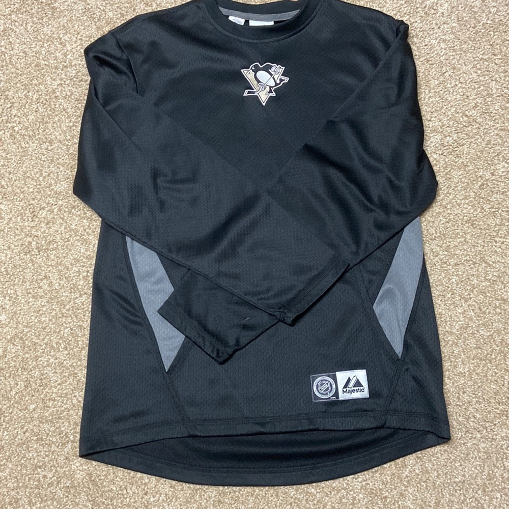 NHL Penguins Pullover pockets, Sz Medium, good condition